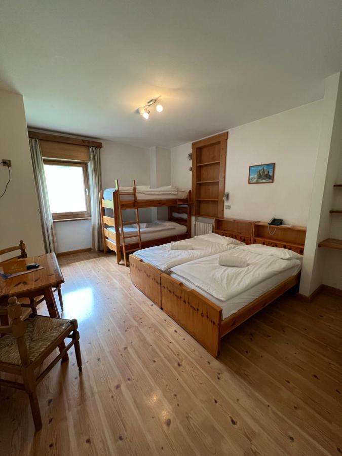 Hotel D'La Varda Di Topran D'Agata Paolo &C Sas بادولا المظهر الخارجي الصورة