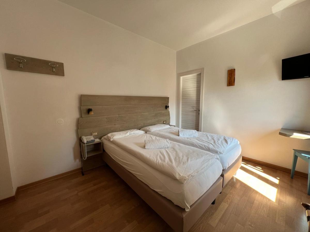Hotel D'La Varda Di Topran D'Agata Paolo &C Sas بادولا المظهر الخارجي الصورة