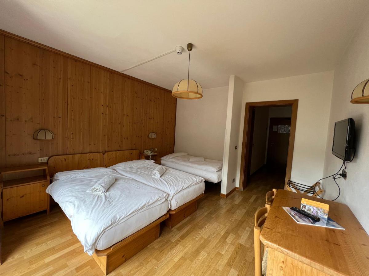 Hotel D'La Varda Di Topran D'Agata Paolo &C Sas بادولا الغرفة الصورة