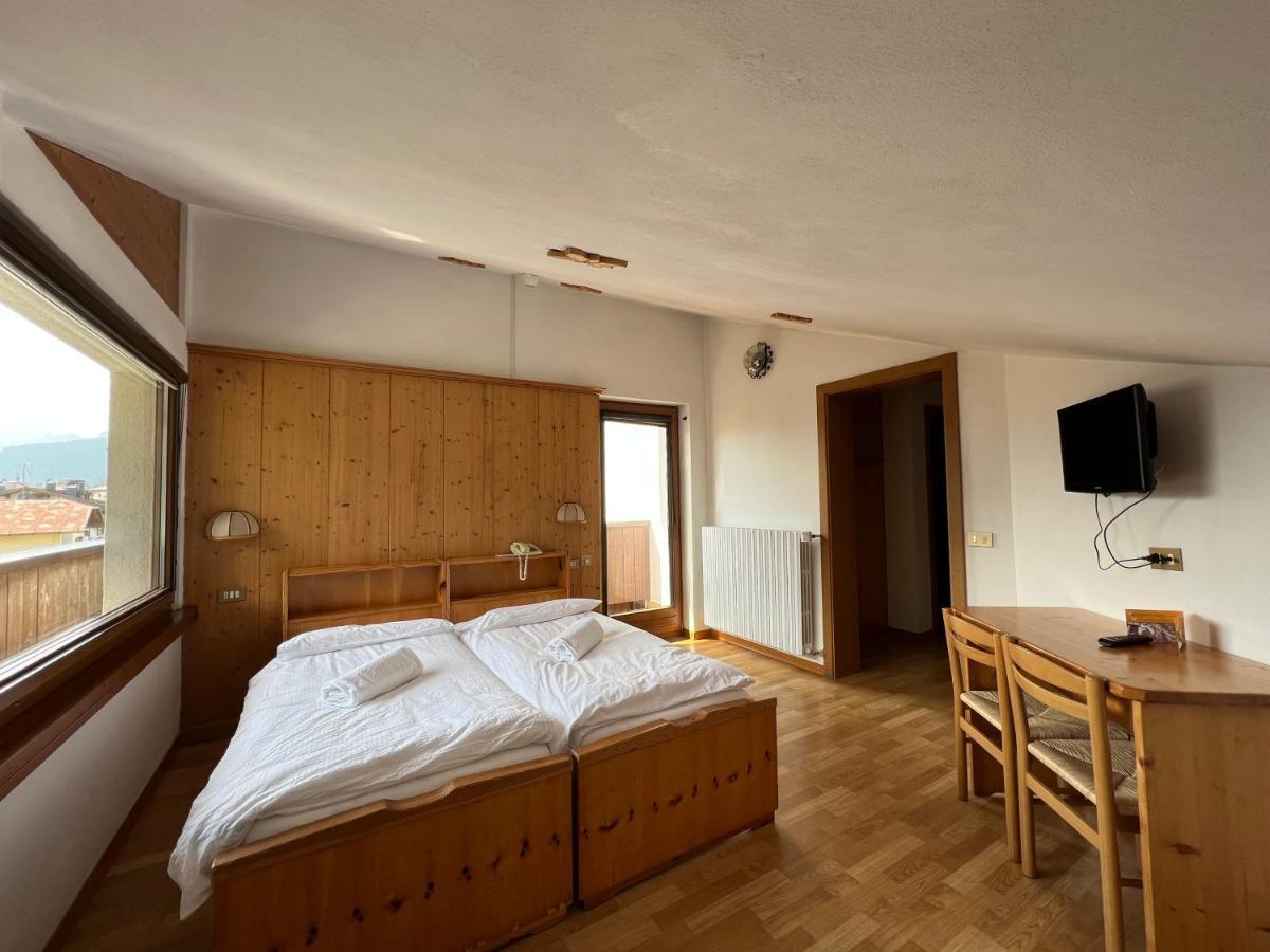 Hotel D'La Varda Di Topran D'Agata Paolo &C Sas بادولا المظهر الخارجي الصورة
