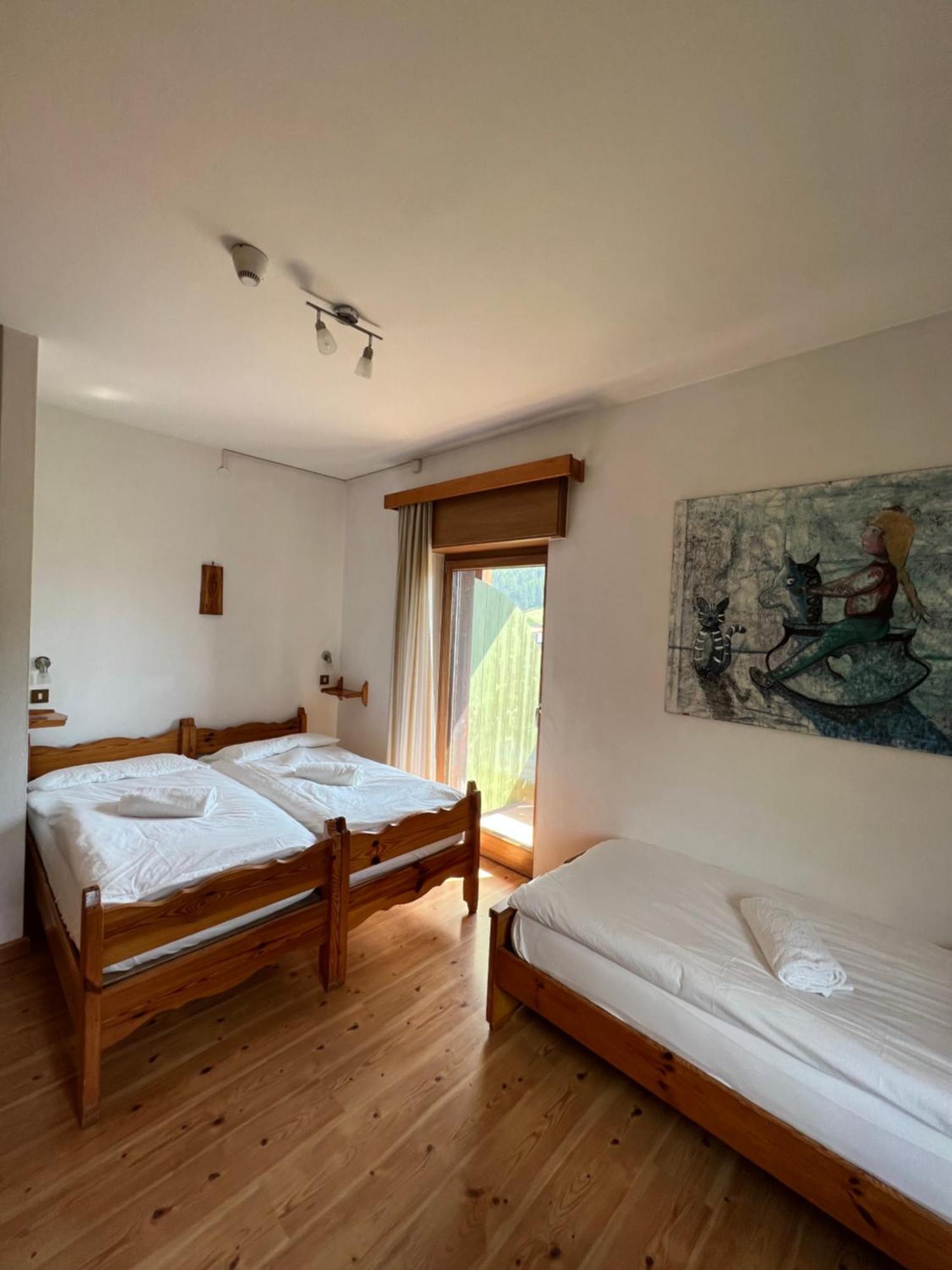 Hotel D'La Varda Di Topran D'Agata Paolo &C Sas بادولا الغرفة الصورة