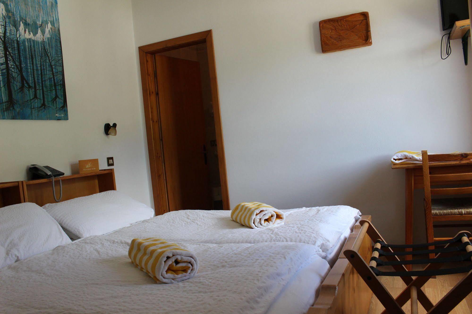 Hotel D'La Varda Di Topran D'Agata Paolo &C Sas بادولا المظهر الخارجي الصورة